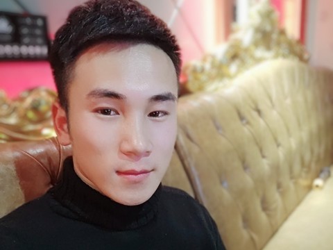 丑丑浪小白海报