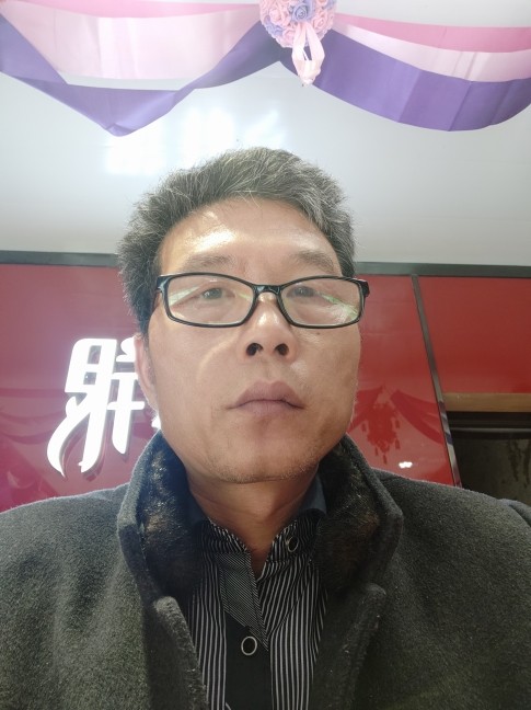 江南珠宝的主播照片