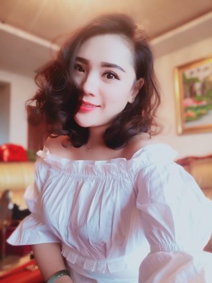 女王山東不定時(shí)播的主播照片