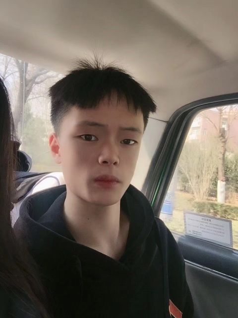 A小伟哥哥👑👑的主播照片