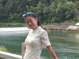 站在地球上看月亮主播照片