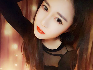 静心看美女的主播照片