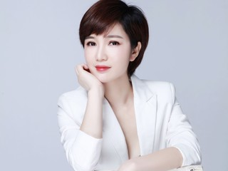 雨濛濛花佷灿烂的主播照片