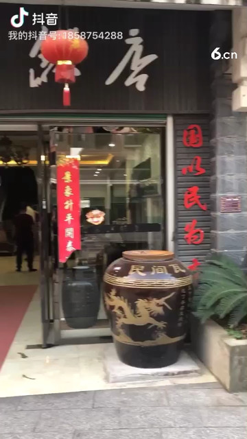 神秘侗乡特色饭店，美丽侗锦服饰