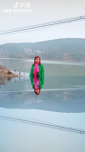 水中飞舞