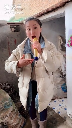 厕所里一口吓呆大娘