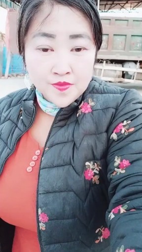 大家和我一起嗨