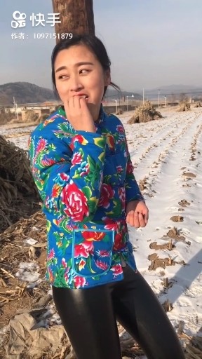 这二个老娘们疯了