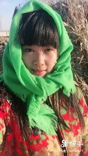 苞米地里干活