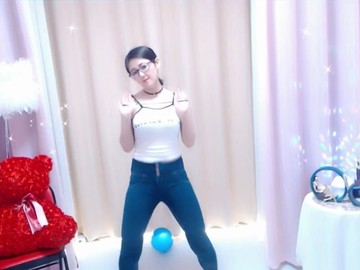 哈哈变小少女颜拉