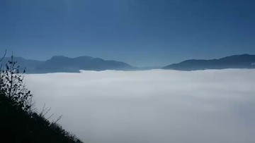 大凉山，彝族妹妹拍凉山山景