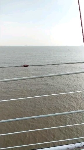 南海网红桥，一次只让走五人