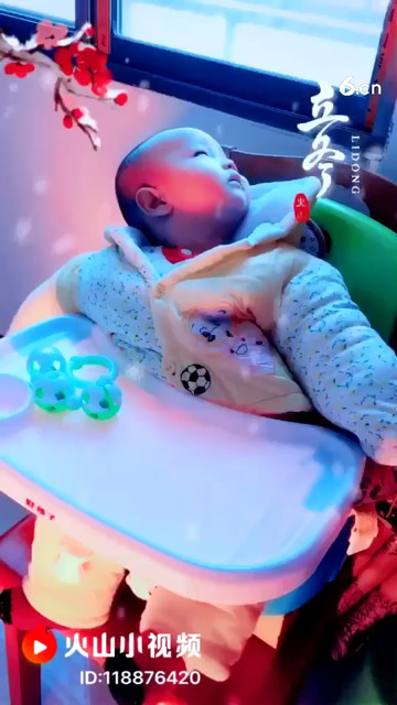 我家宝宝在看下雪❄️花