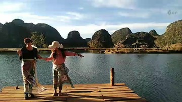 主播跟游人护动