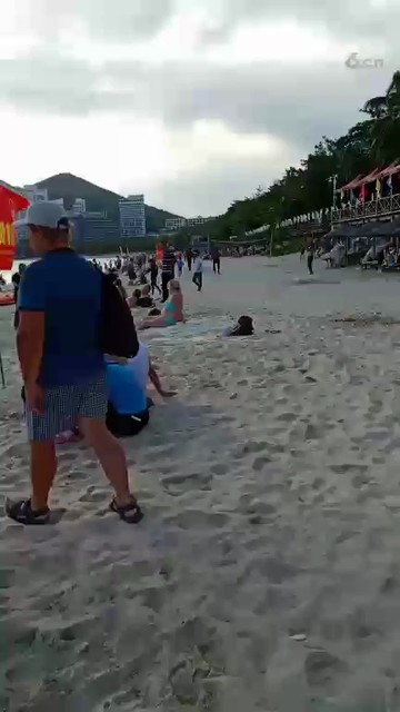 主播三亚沙滩上