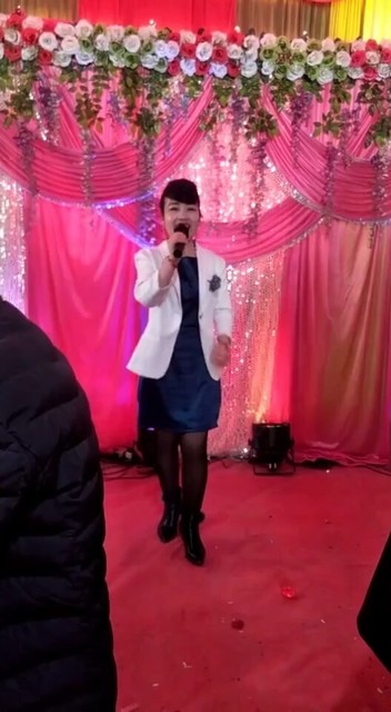 小姨，老公主持人9点半婚礼开始