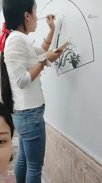 终于看到教主画画了😂