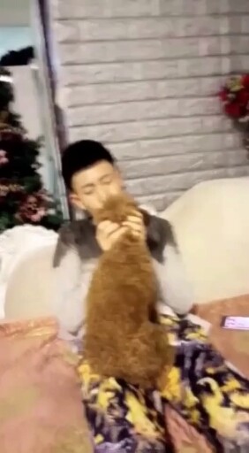 不知谁说的不跟我睡哼哼