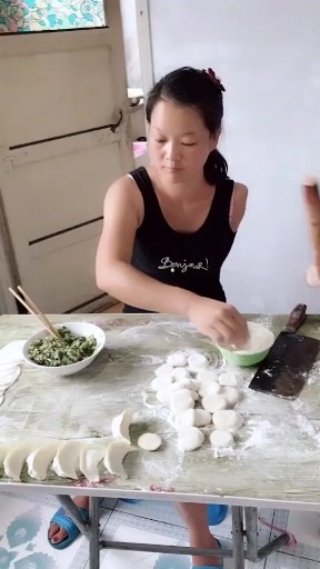 独臂女包水饺