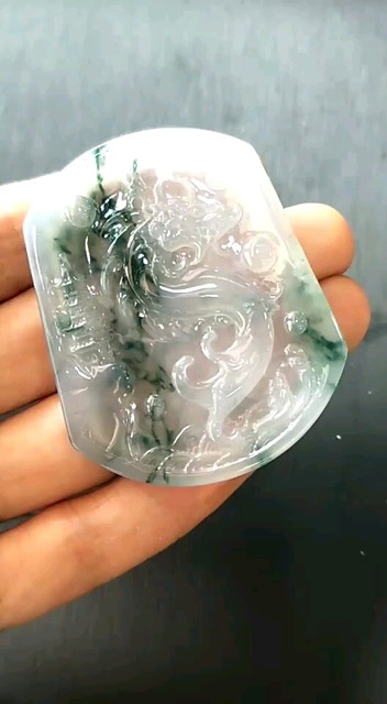 老坑冰种飘花祥龙戏珠翡翠挂件