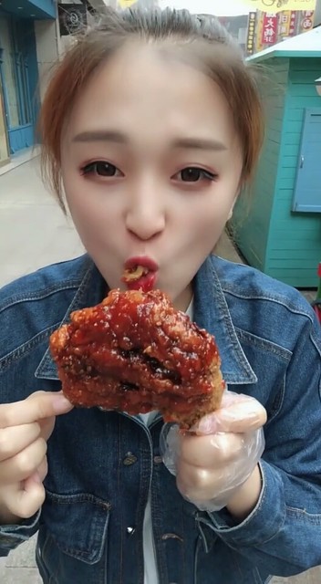 黑乎乎的大鸡腿