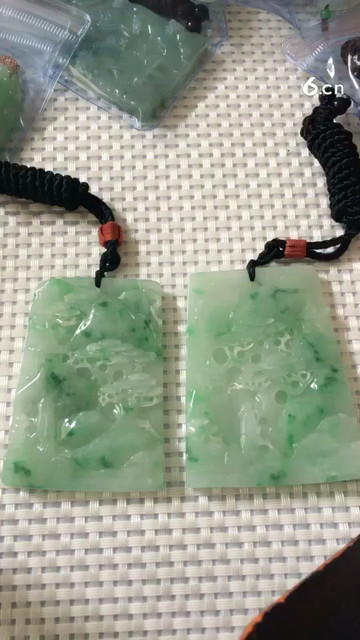 带色山水牌