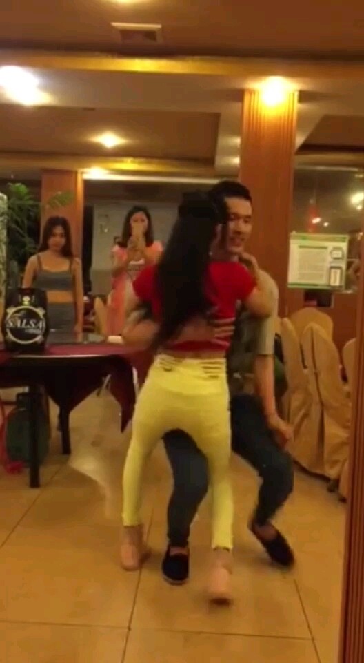 ??放開那妹子讓我來！