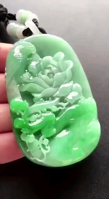 高糯化冰味鸟语花香翡翠挂件