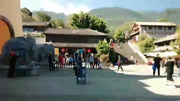 这是在表演