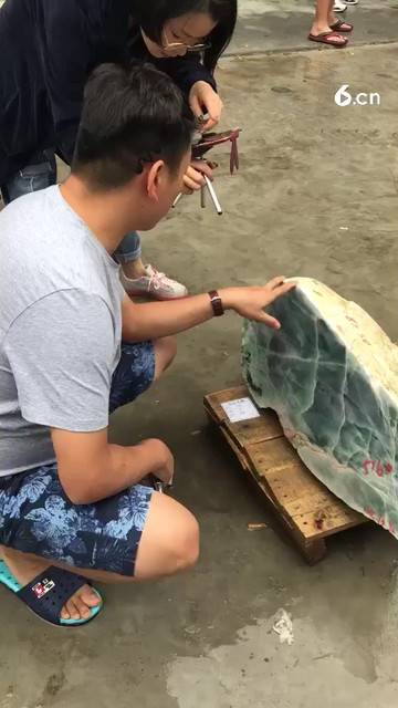 广东公盘现场讲解翡翠