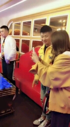 等会师傅小于和白哥拍新歌mw