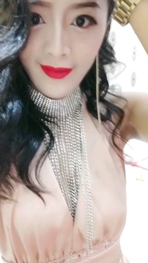 彝族姑娘，新人报道。。