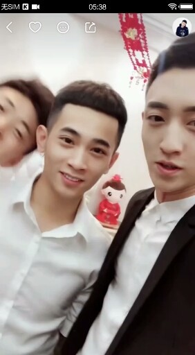 马上出发小于换礼服去了