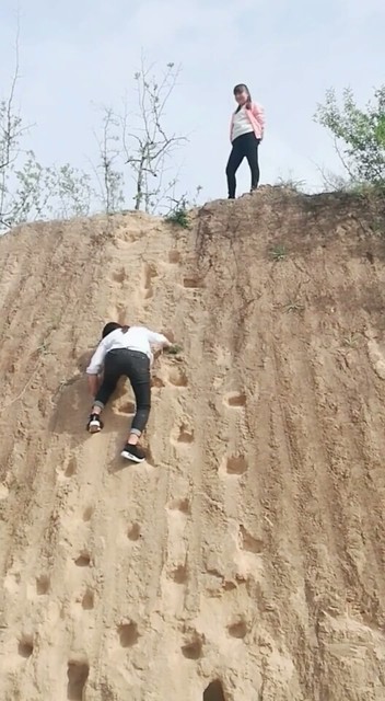 💃上山容易下山难💃😂