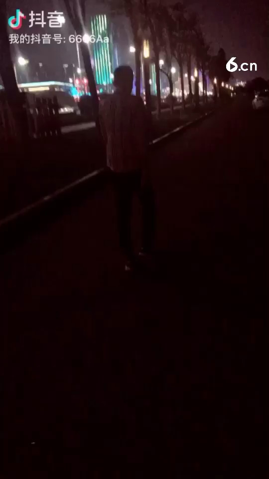 挺憔悴的吧，应该吧