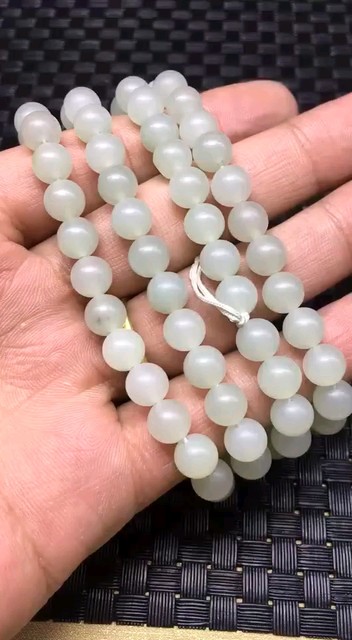 新疆和田玉籽料手串喜欢的点关注
