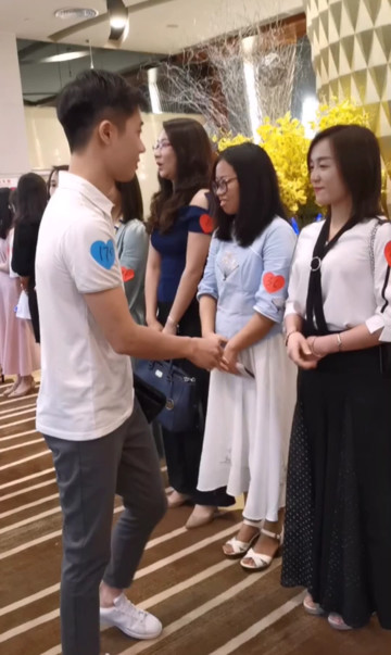 白衣小哥哥第一次去相亲~