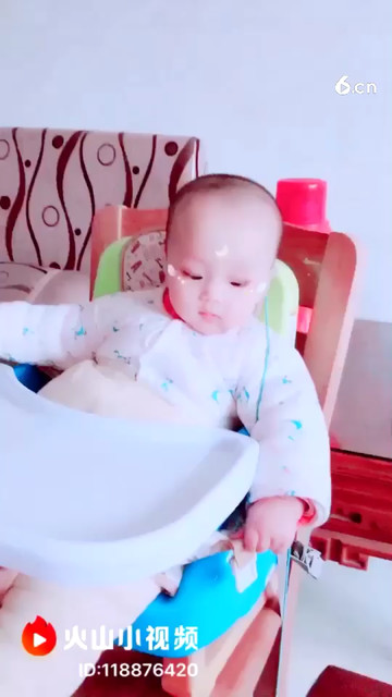 可爱的宝贝小宝宝真乖真可爱