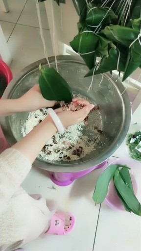 想吃粽子吗 有腊肉 红枣 原味