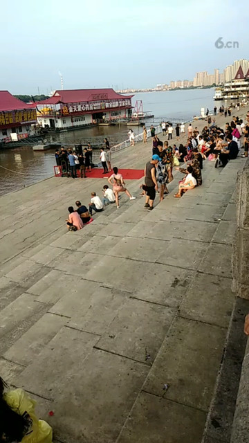 江边