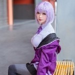 依莱`