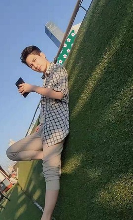 万一感恩陪伴主播照片