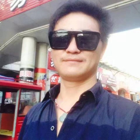 小弟戒烟戒酒不戒色的主播照片