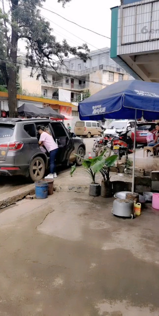 小店附近街道