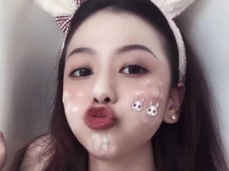 R布香直岛的主播海报