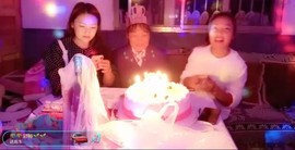 一指撑天主播照片