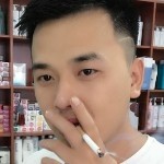 不玩了，就看看海报