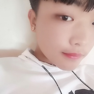 悲伤的小男孩💔海报