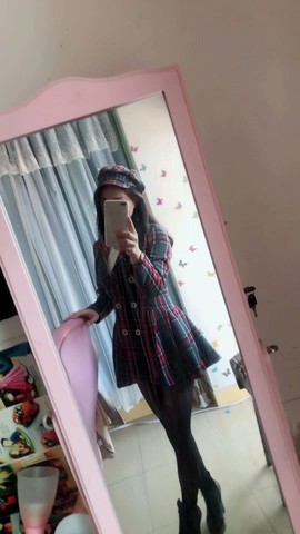 请收索18500房间主播照片