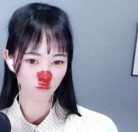 高脚凳主播照片